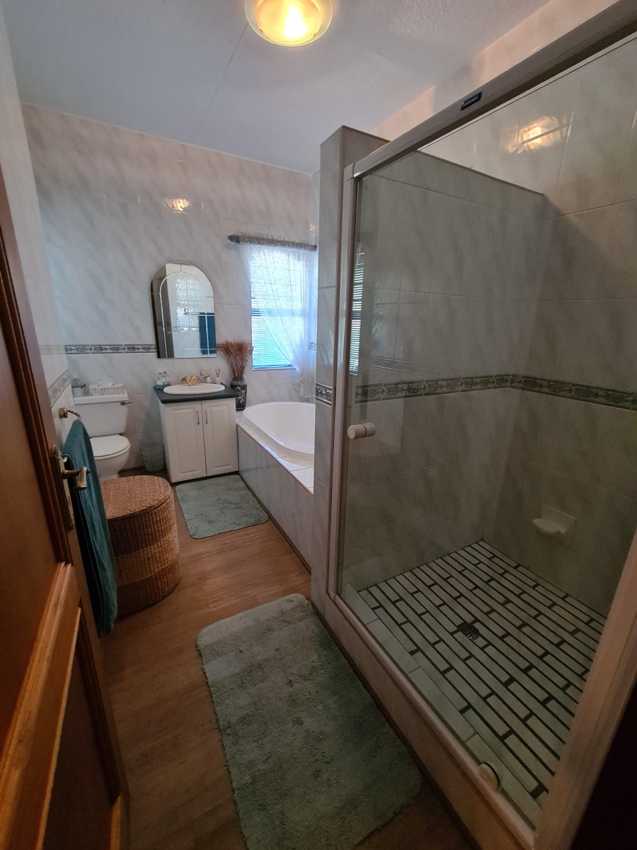 5 Bedroom Property for Sale in Maraldi Estate Free State